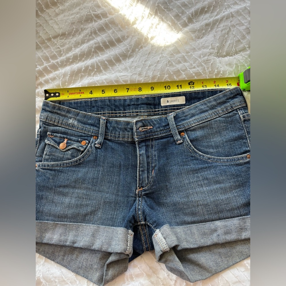 NWOT H&M Distressed Jean ‘Short Shorts’ with Cuffs Snap Pockets. Medium.